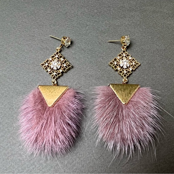 Flirty Dusty Pink Dangle Earrings - Elegant Pink Feather Dangle Earrings - Picture 9 of 16